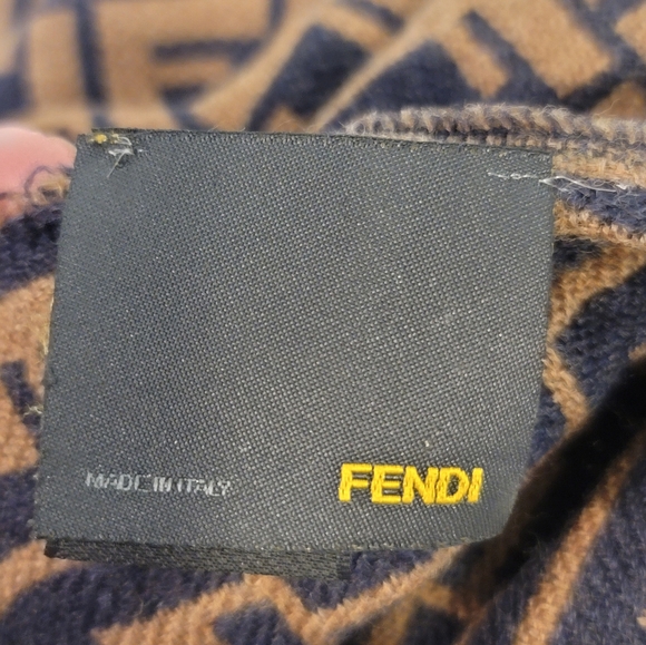 #362 Fendi Wool Scarf - Picture 3 of 8